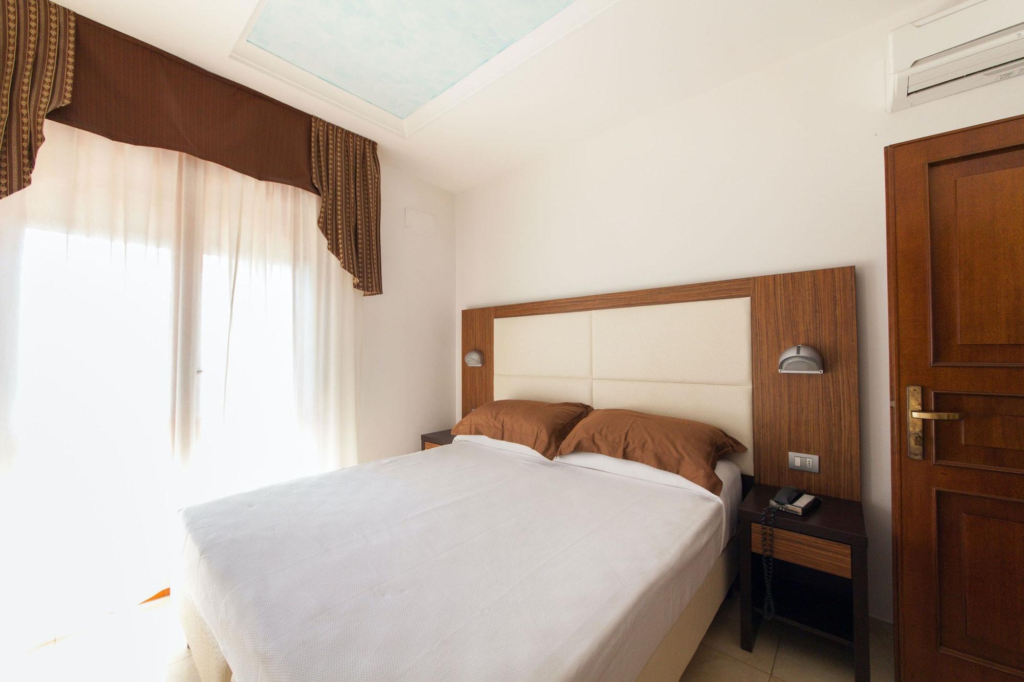 Hotel Palos Римини Экстерьер фото