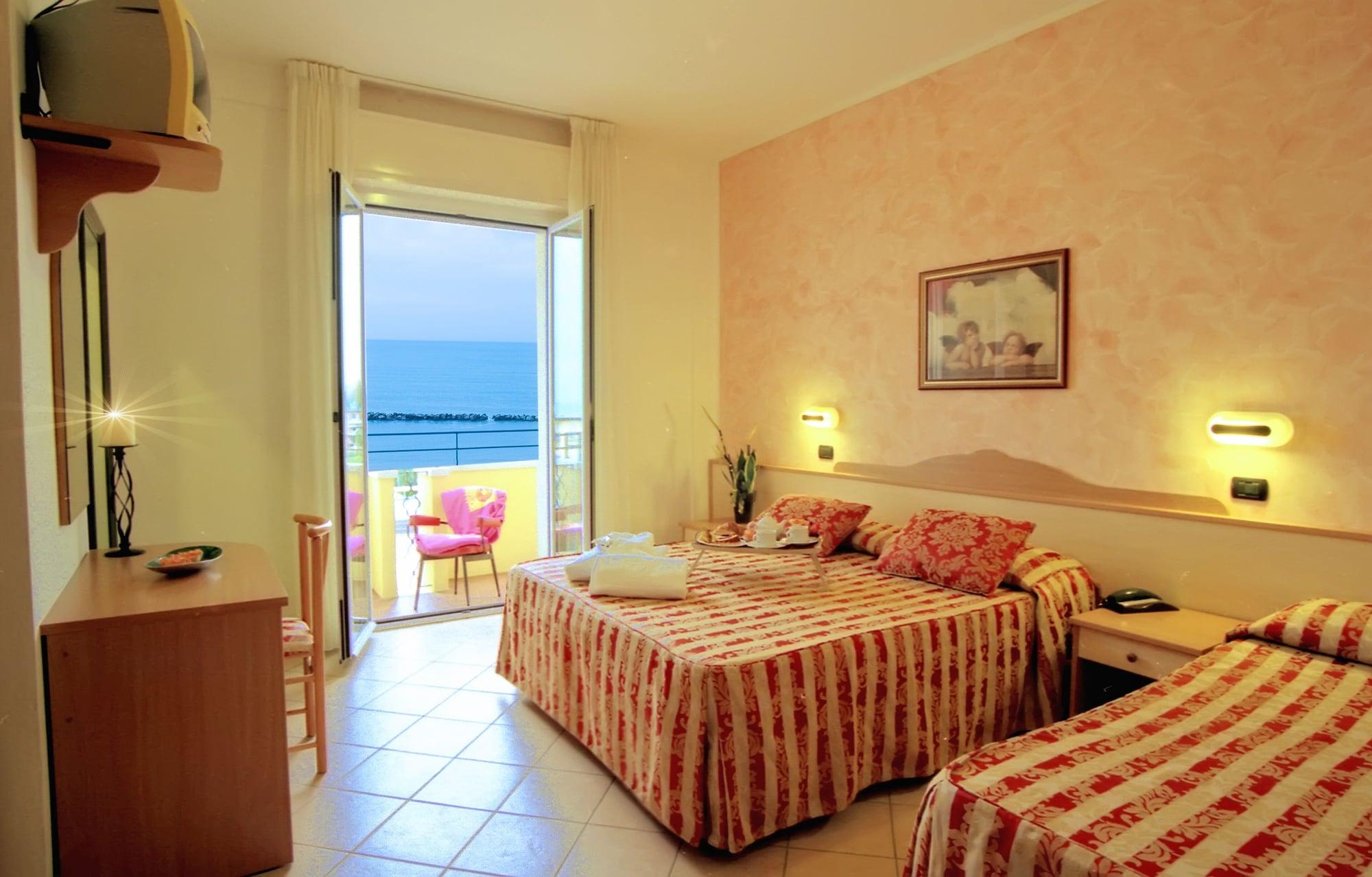 Hotel Palos Римини Экстерьер фото