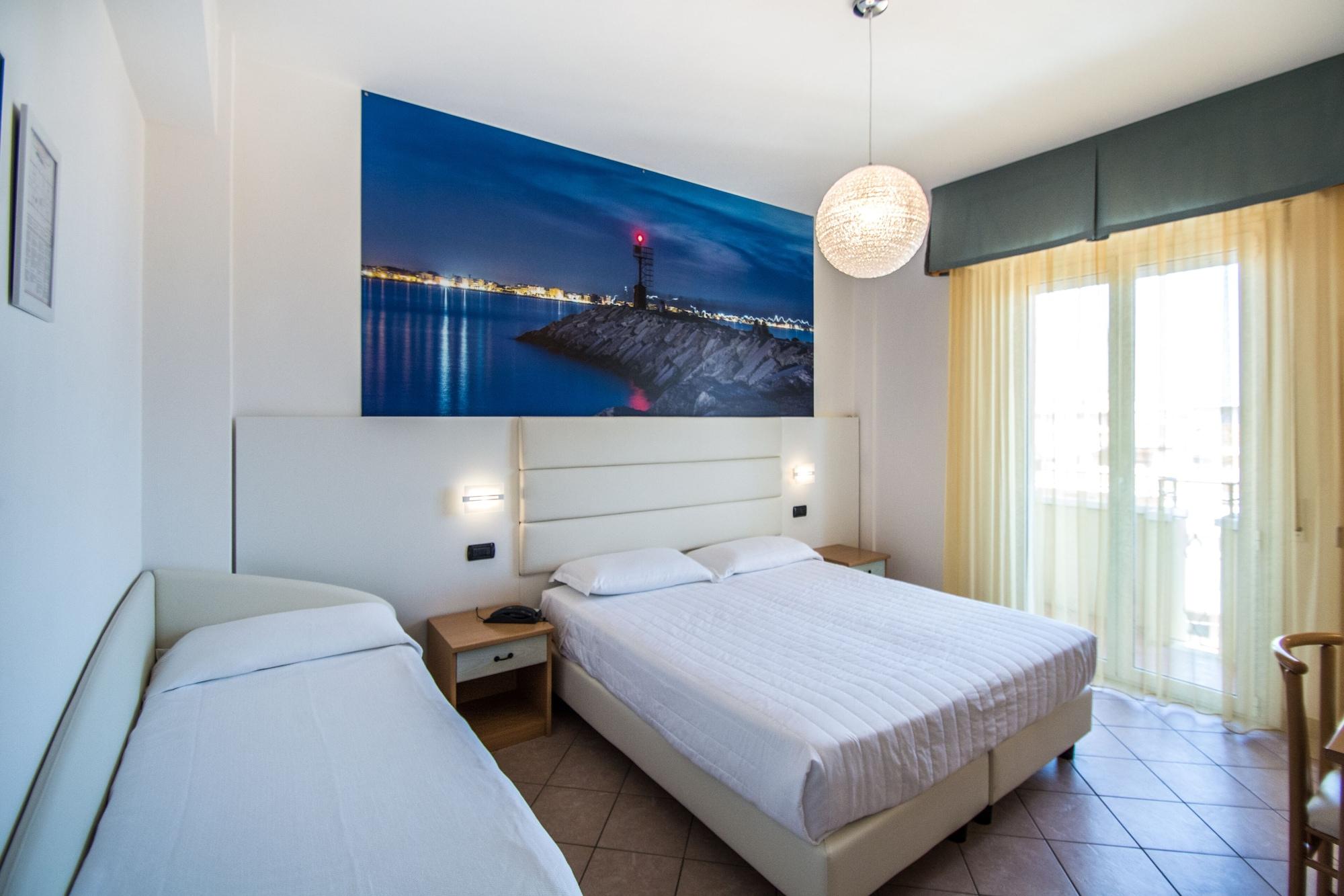 Hotel Palos Римини Экстерьер фото