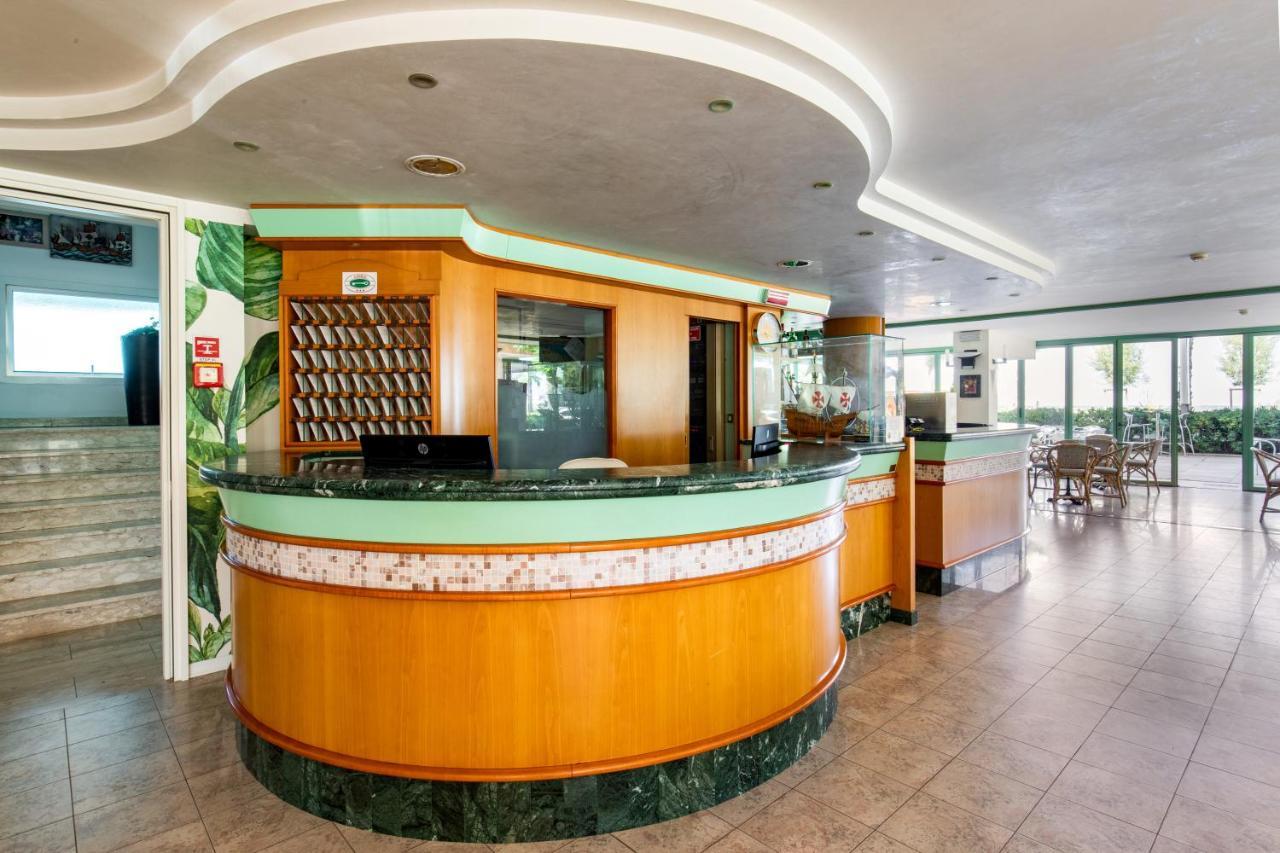 Hotel Palos Римини Экстерьер фото