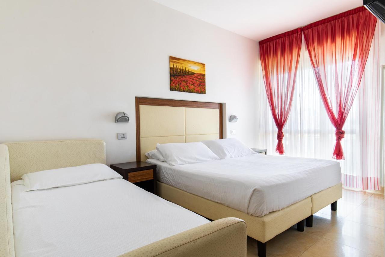 Hotel Palos Римини Экстерьер фото