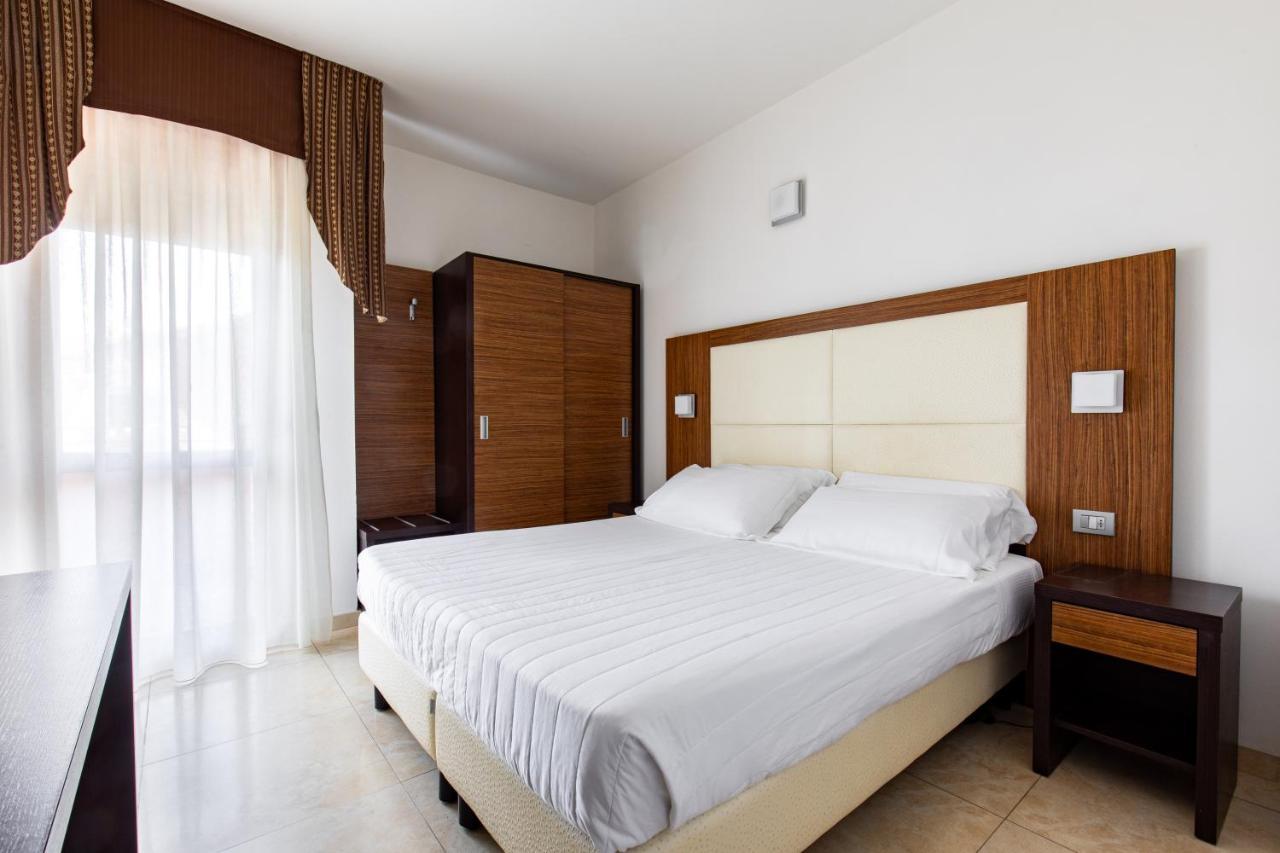 Hotel Palos Римини Экстерьер фото