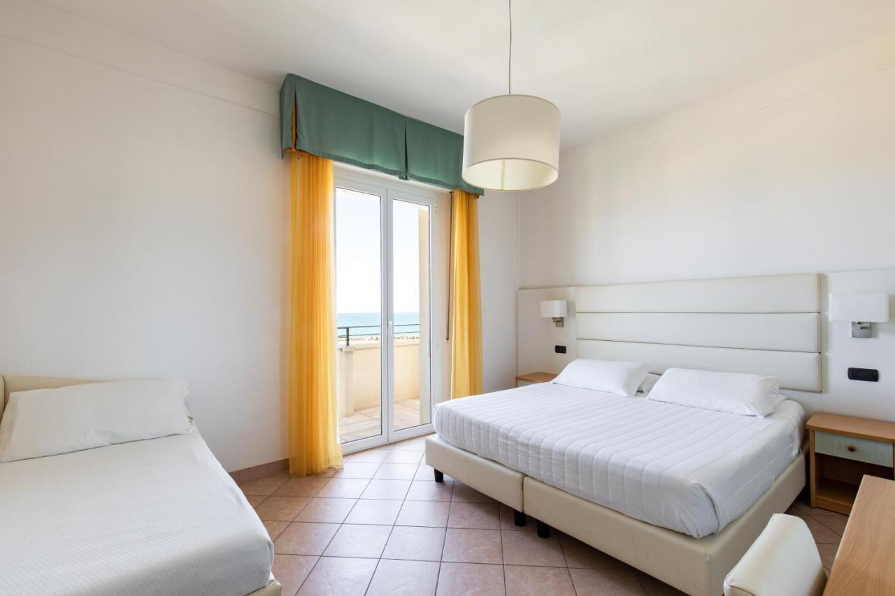 Hotel Palos Римини Экстерьер фото