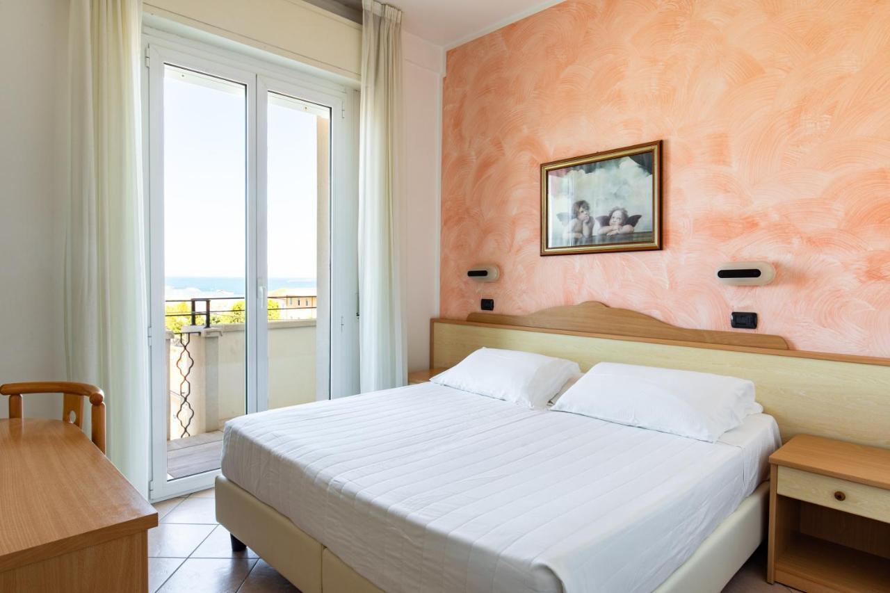 Hotel Palos Римини Экстерьер фото