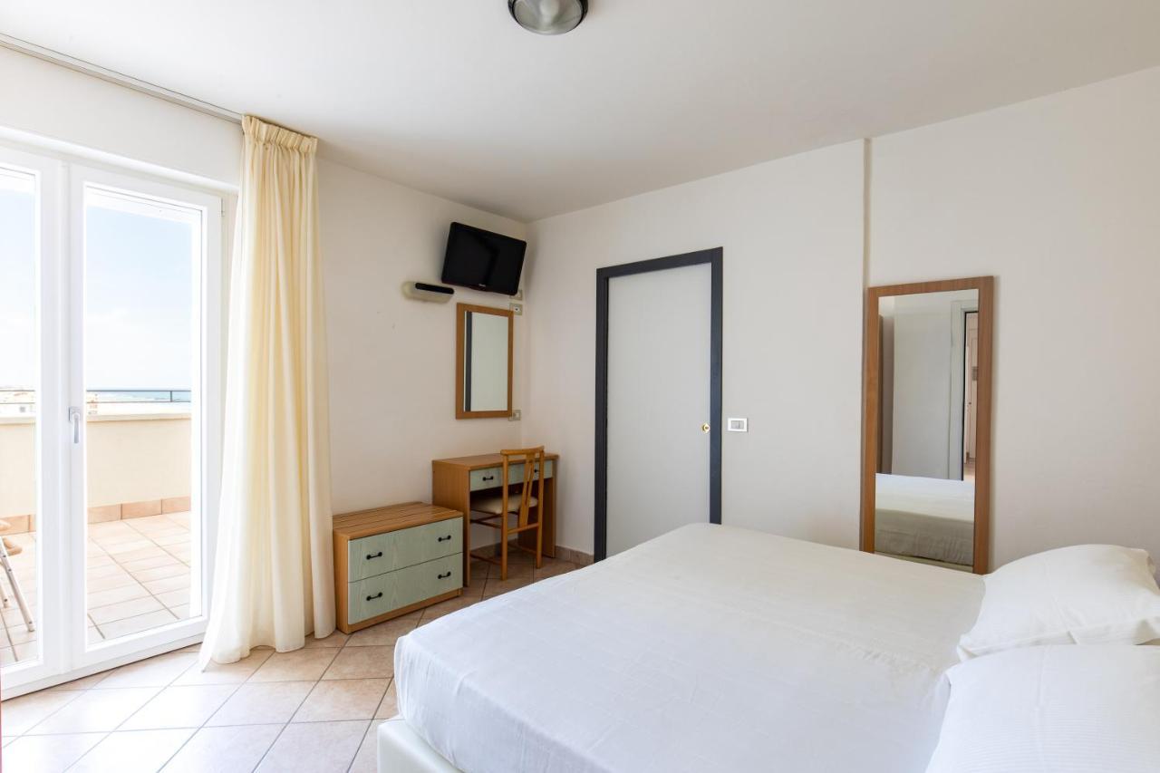 Hotel Palos Римини Экстерьер фото