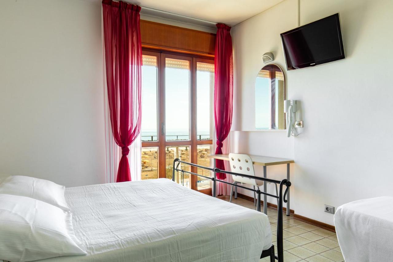 Hotel Palos Римини Экстерьер фото