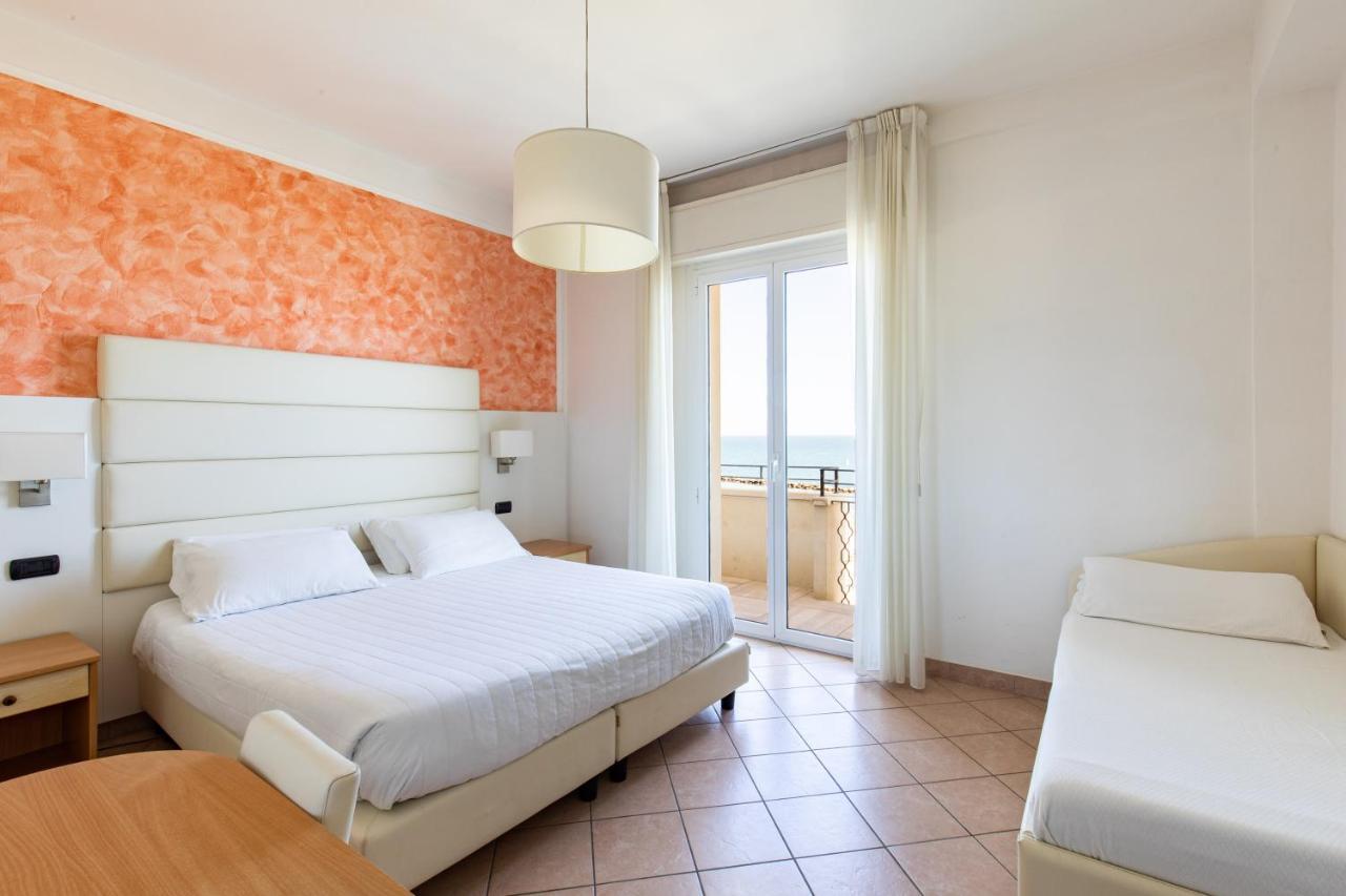 Hotel Palos Римини Экстерьер фото