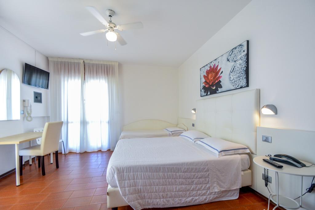 Hotel Palos Римини Экстерьер фото